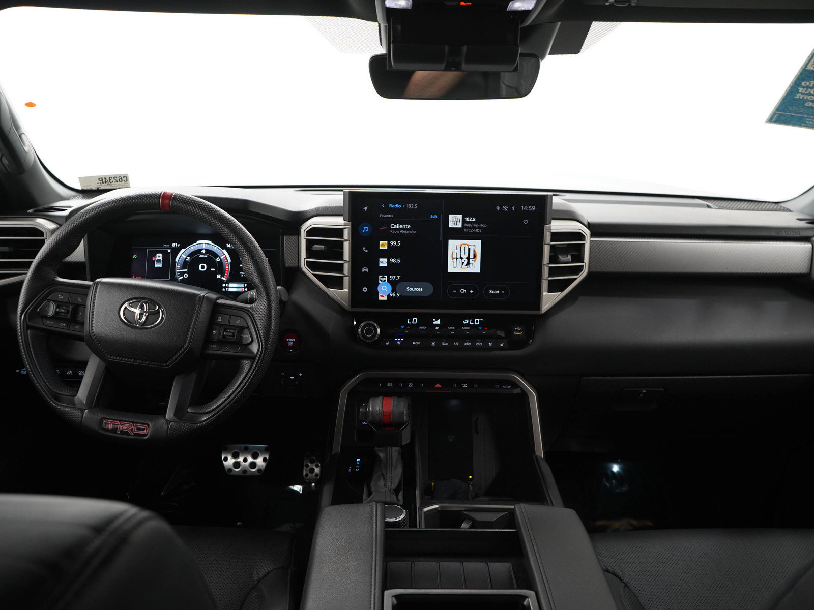 Used 2025 Toyota Tundra Limited AWD/4WD image 16