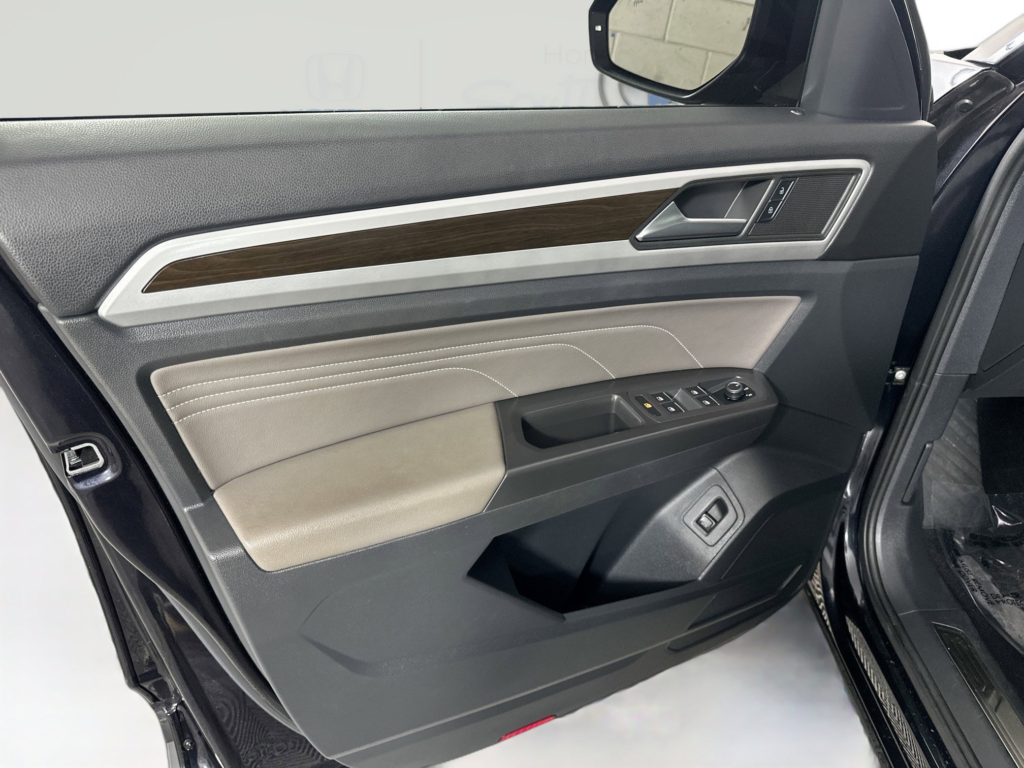 Used 2023 Volkswagen Atlas SE w/ Panoramic Sunroof Package image 18