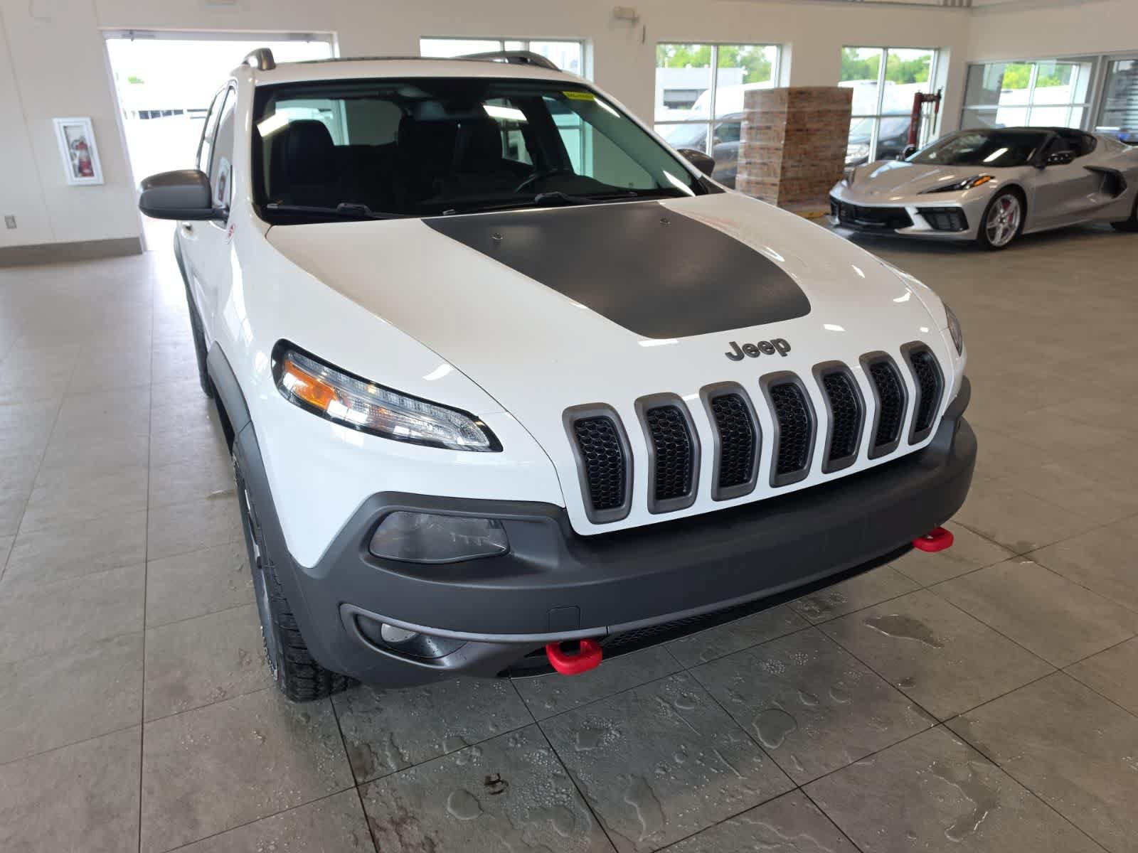 Used 2016 Jeep Cherokee Trailhawk w/ Cold Weather Group AWD/4WD image 4