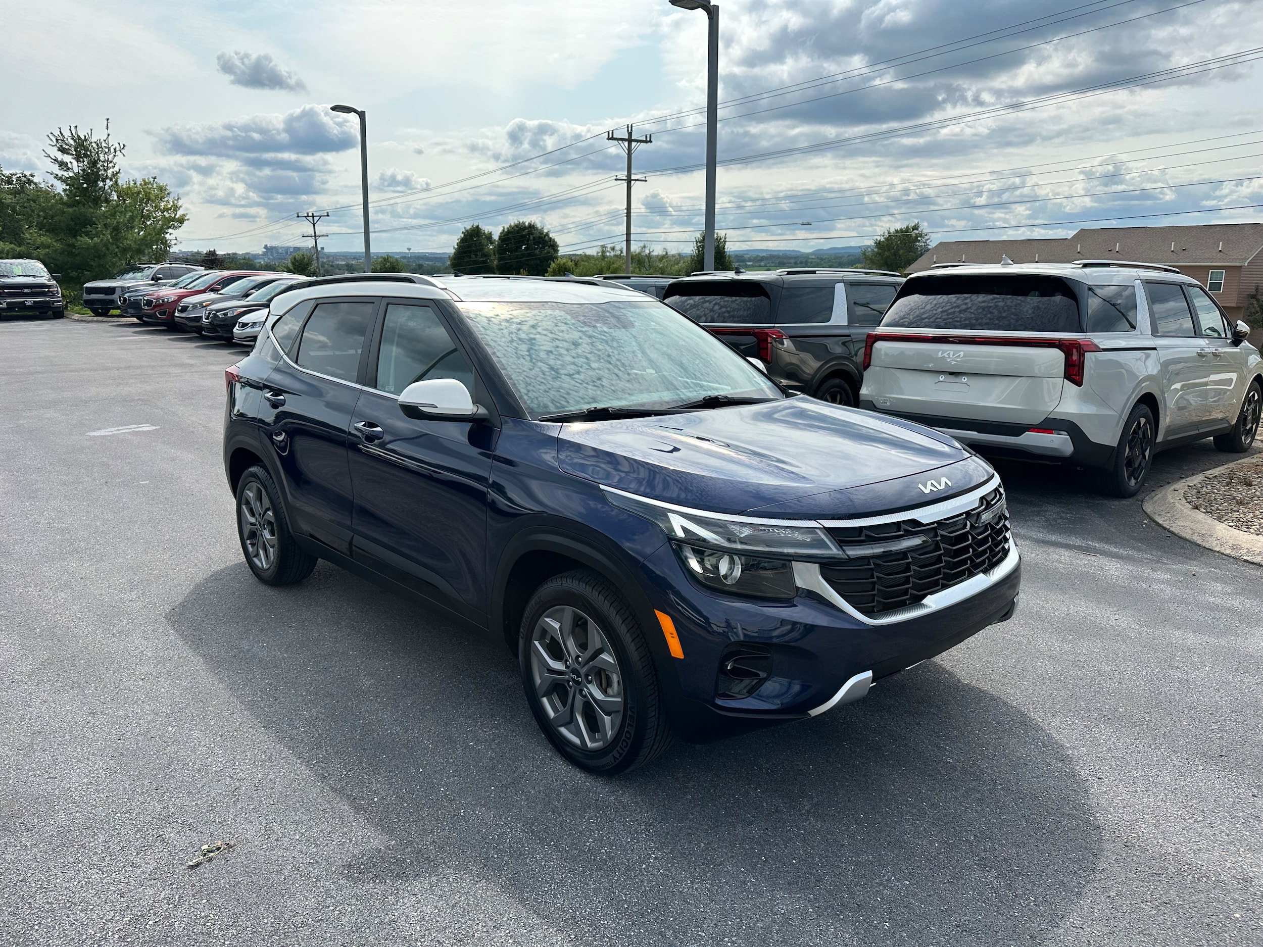 Used 2024 Kia Seltos S AWD/4WD image 3
