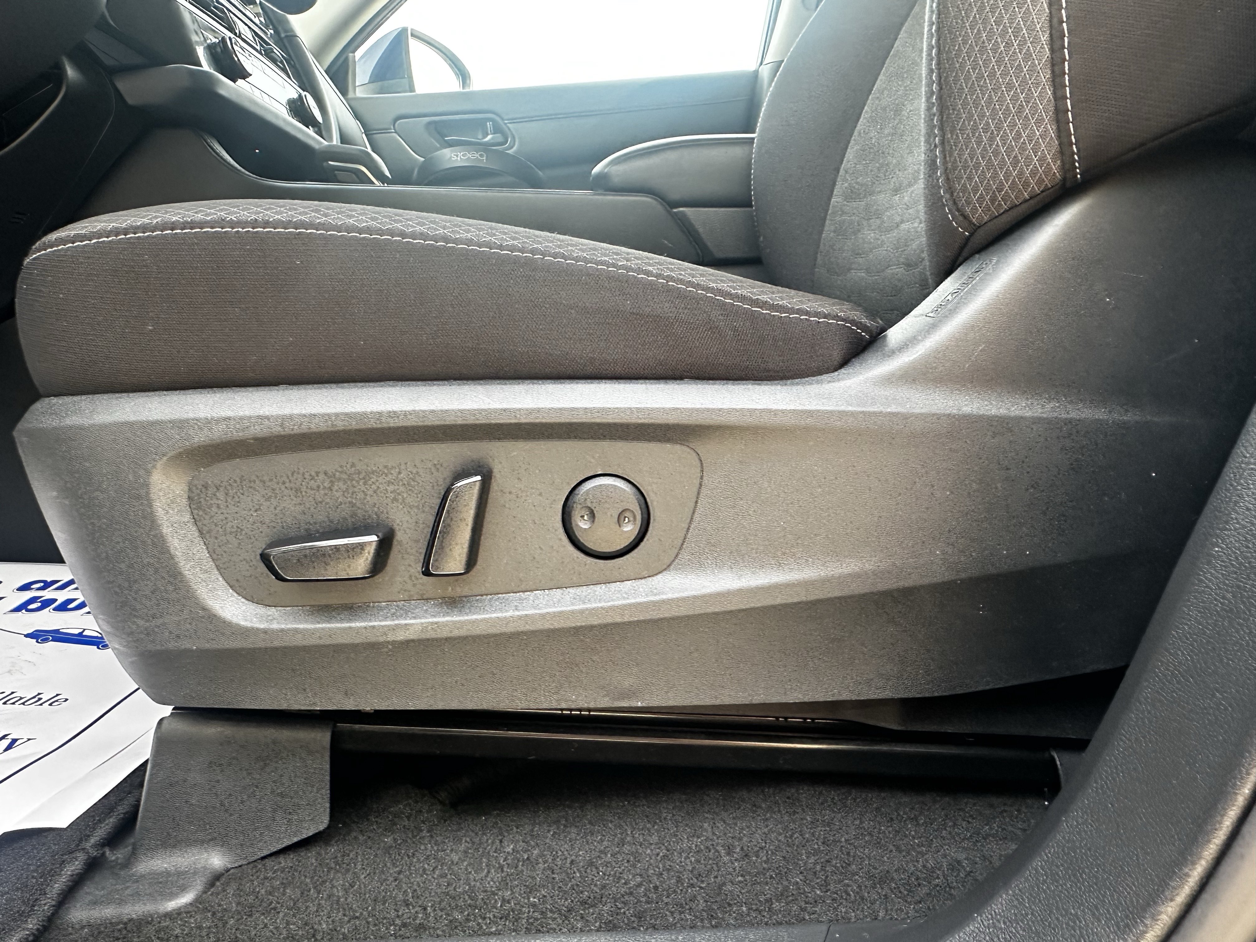 Used 2025 Nissan Pathfinder SV AWD/4WD image 8