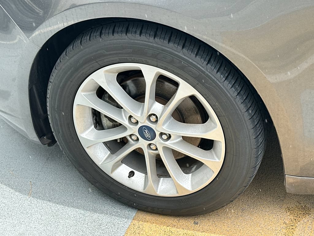Used 2019 Ford Fusion SE FWD image 12
