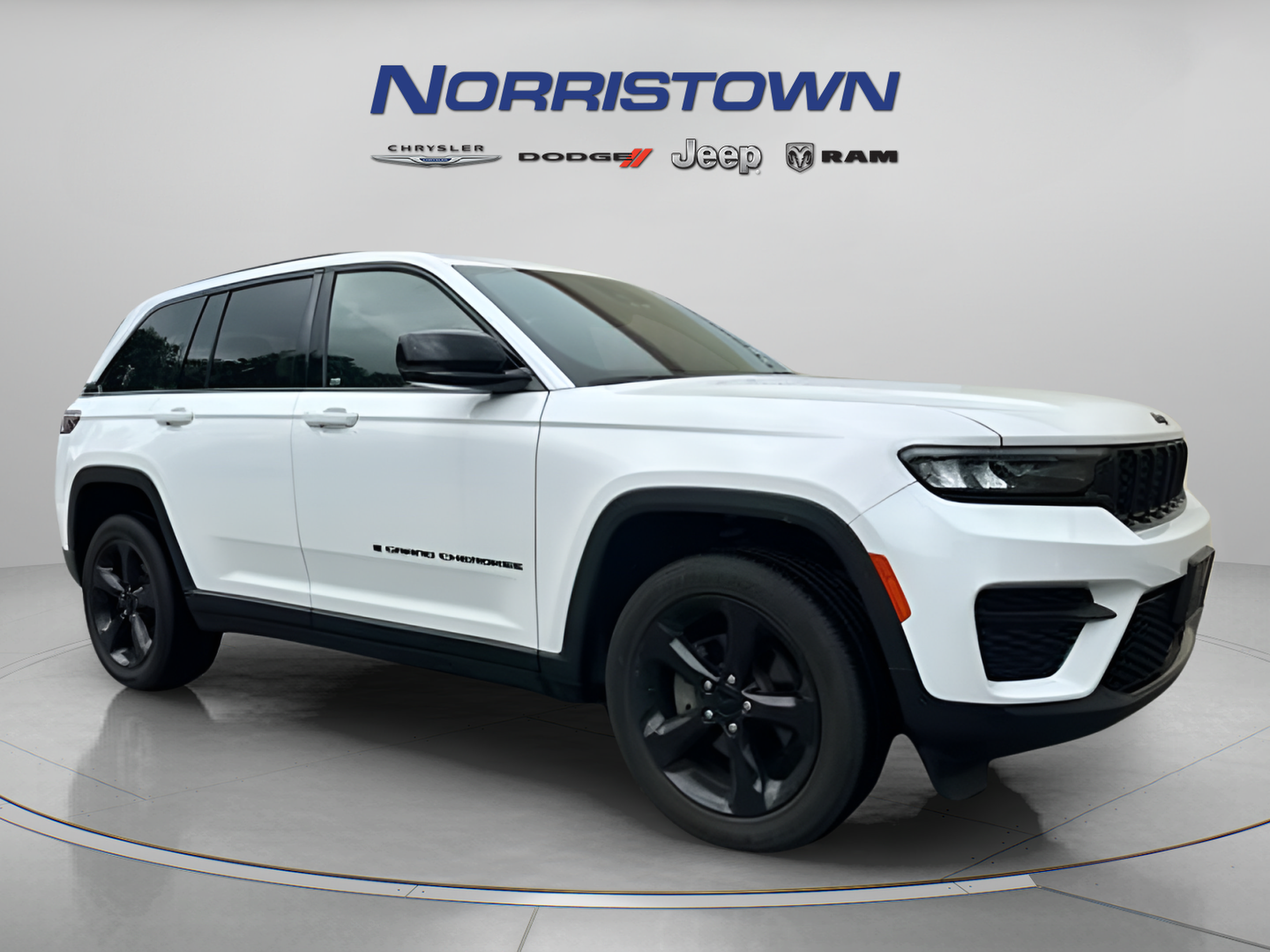 Certified 2023 Jeep Grand Cherokee Altitude AWD/4WD image 1