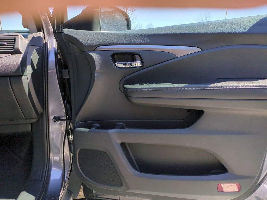 Used 2025 Honda Ridgeline RTL image 32