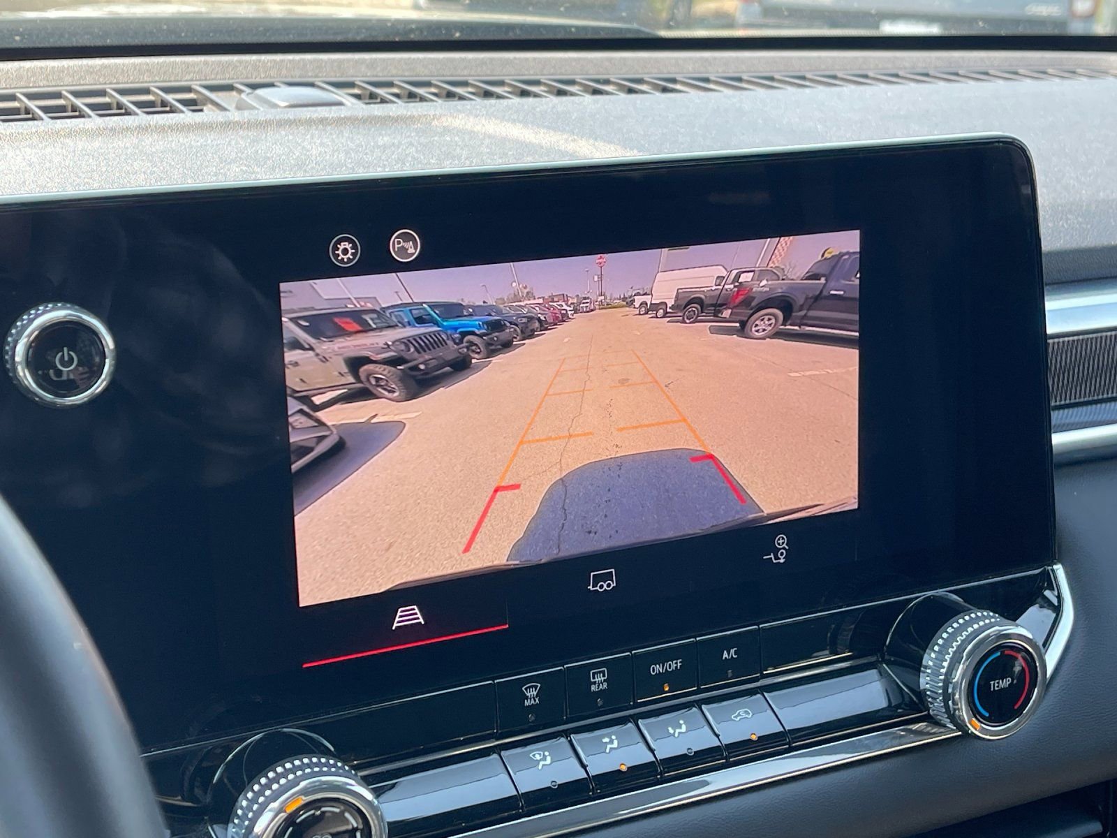 Used 2025 GMC Canyon Elevation image 21