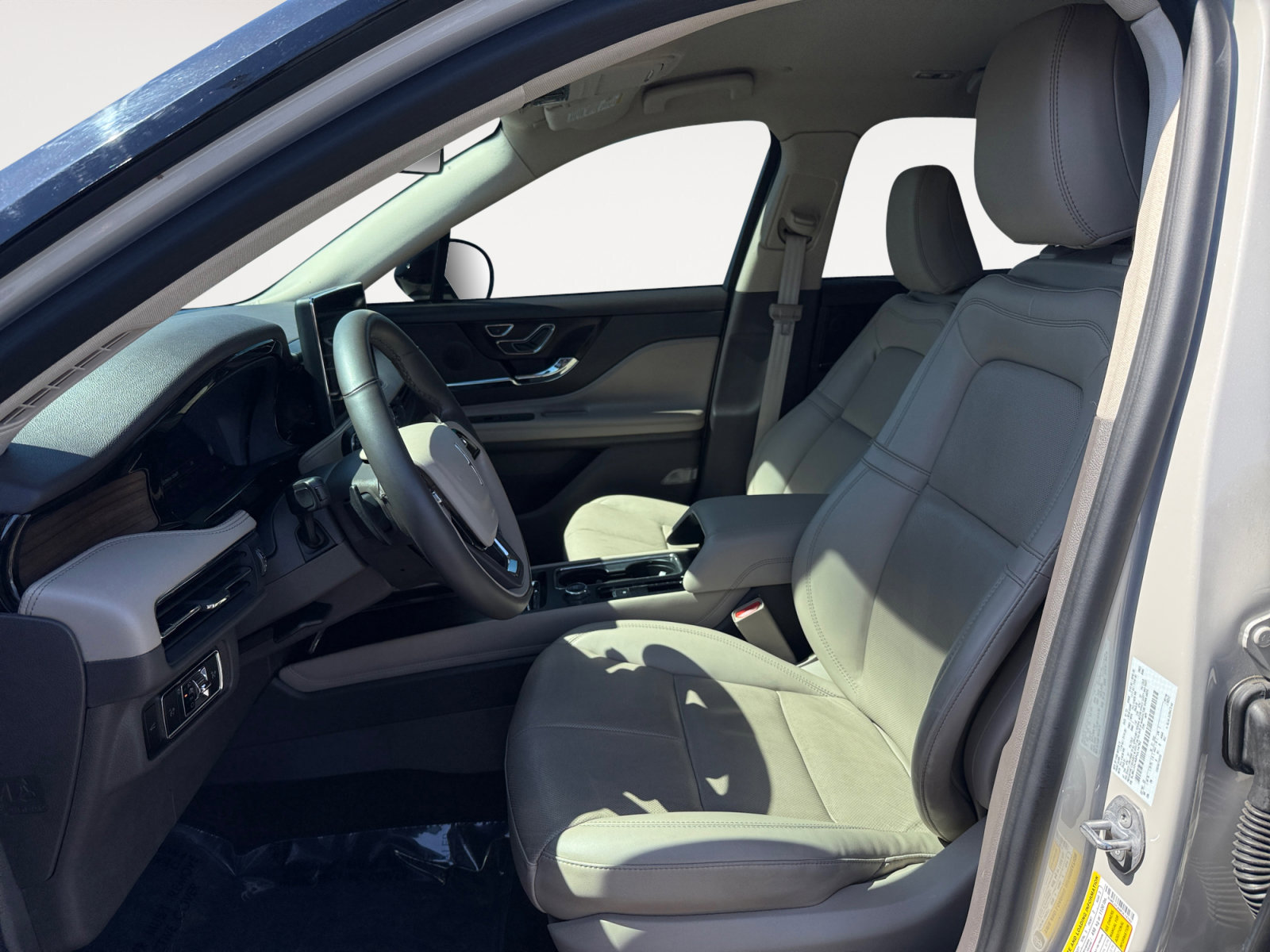 Used 2023 Lincoln Corsair Reserve FWD image 10