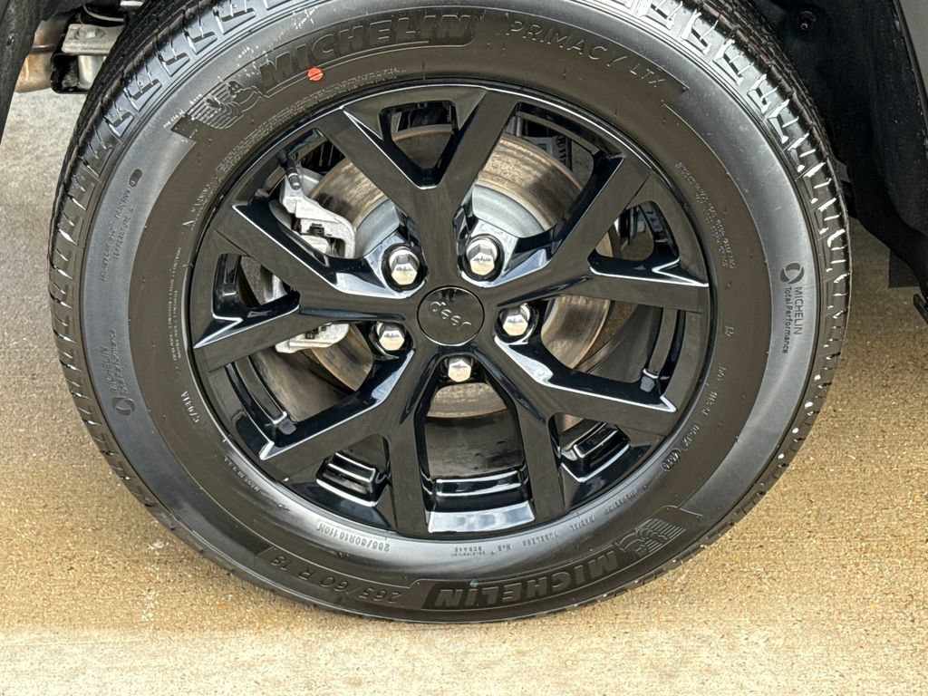New 2026 Jeep Grand Cherokee Altitude AWD/4WD image 9