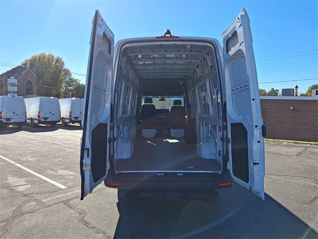 Used 2025 Mercedes-Benz Sprinter 2500 image 28