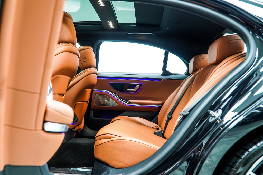 Used 2023 Mercedes-Benz S 500 4MATIC w/ AMG Line image 34