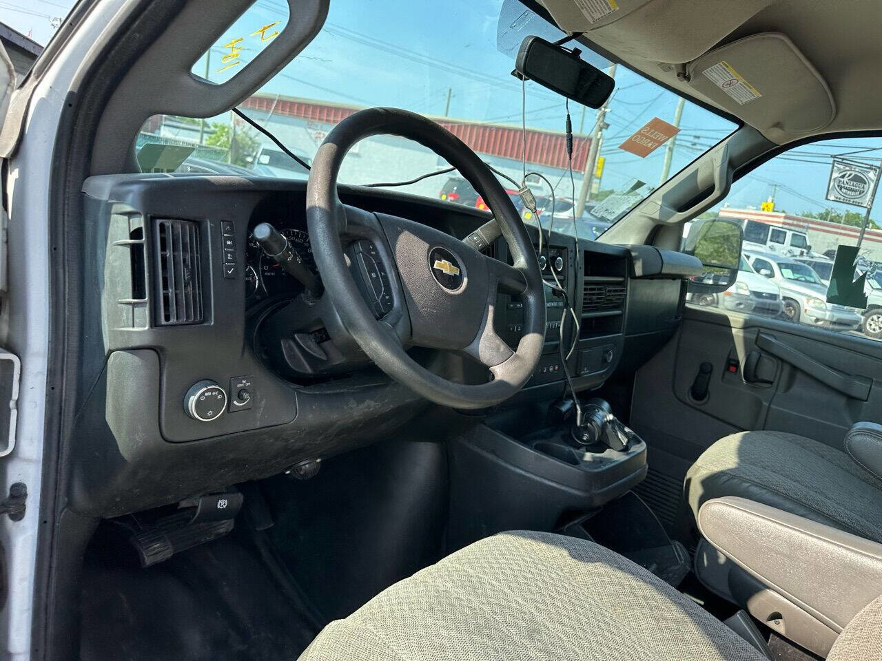 Used 2018 Chevrolet Express 3500 w/ Driver Convenience Package image 18