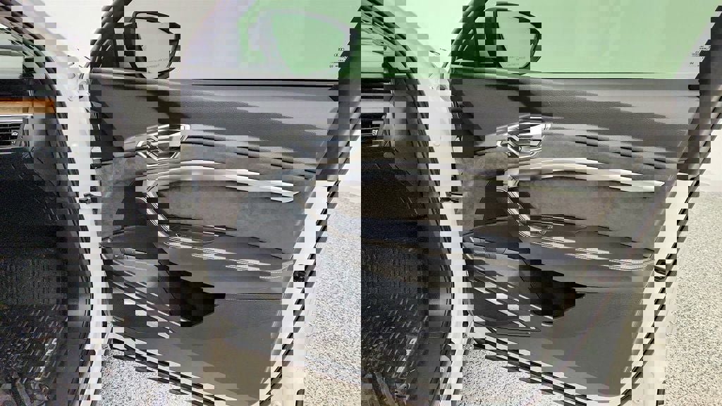 Used 2019 Audi e-tron Prestige w/ Prestige Package image 25