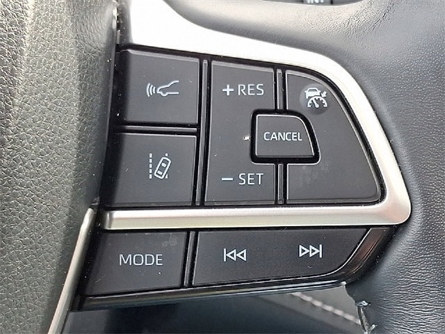 Used 2022 Toyota Highlander XLE AWD/4WD image 22
