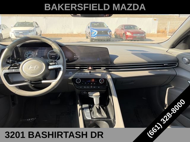 Used 2025 Hyundai Elantra SEL FWD image 12