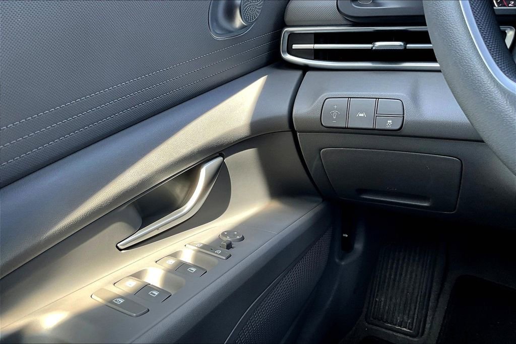Used 2023 Hyundai Elantra SEL image 16