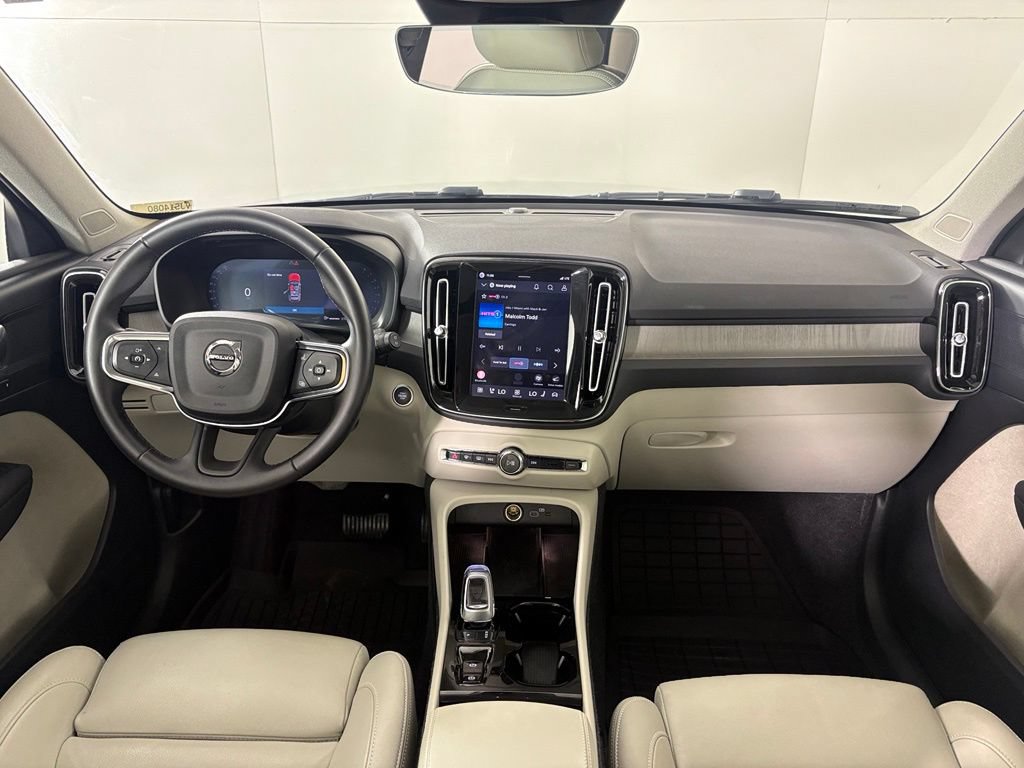 Used 2026 Volvo XC40 B5 Plus AWD/4WD image 38