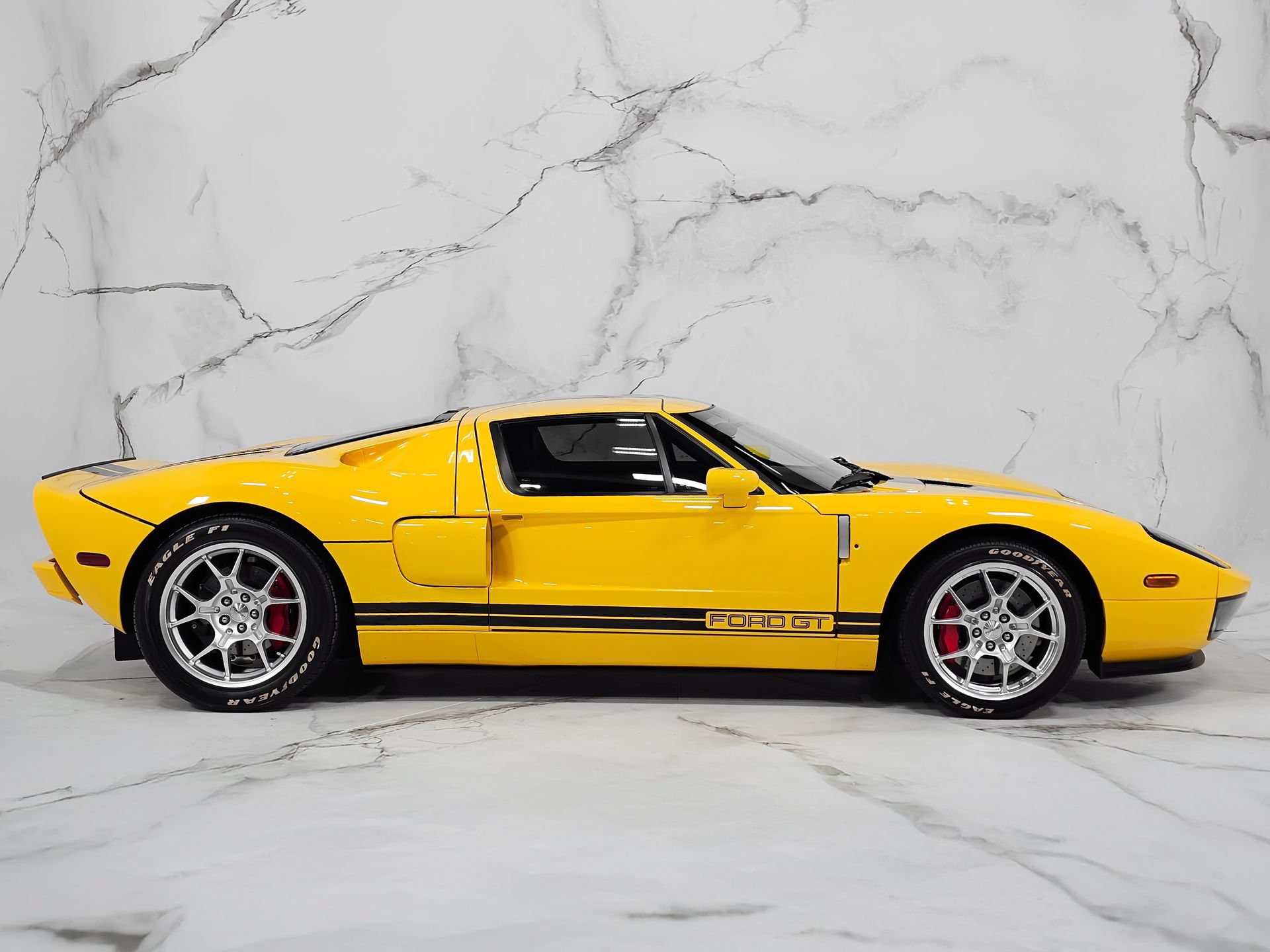 Used 2005 Ford GT RWD image 7