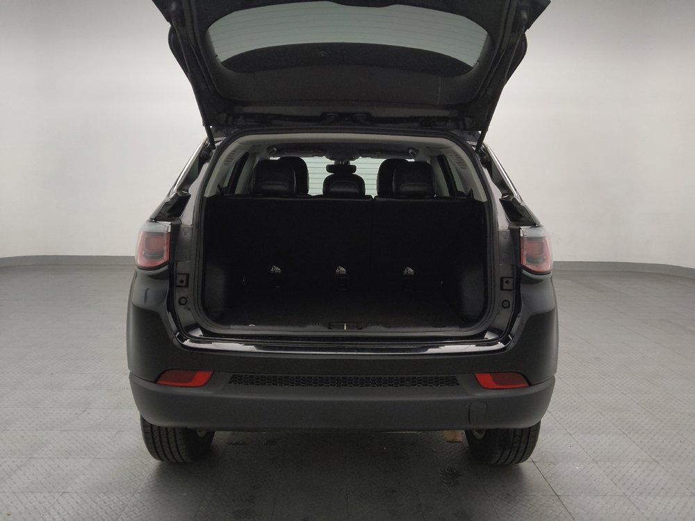 Used 2017 Jeep Compass Latitude image 28