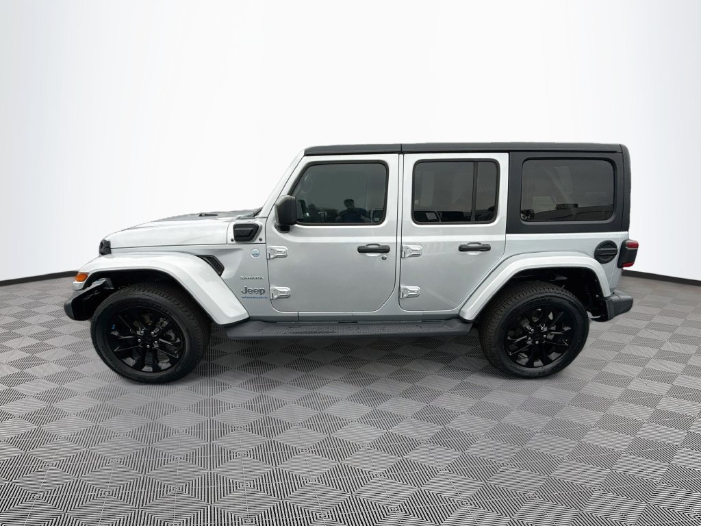 Used 2023 Jeep Wrangler Unlimited Sahara w/ Cold Weather Group AWD/4WD image 9