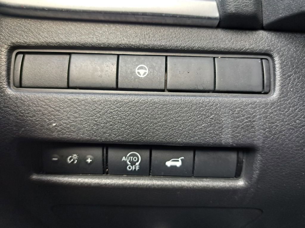 Used 2024 Nissan Rogue SV w/ SV Premium Package image 15