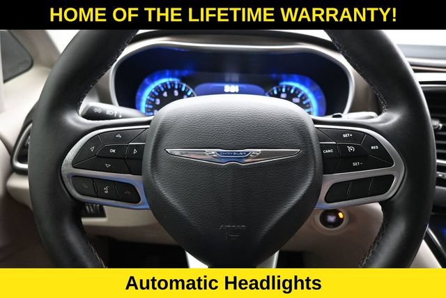 Used 2018 Chrysler Pacifica Touring-L Plus FWD image 19