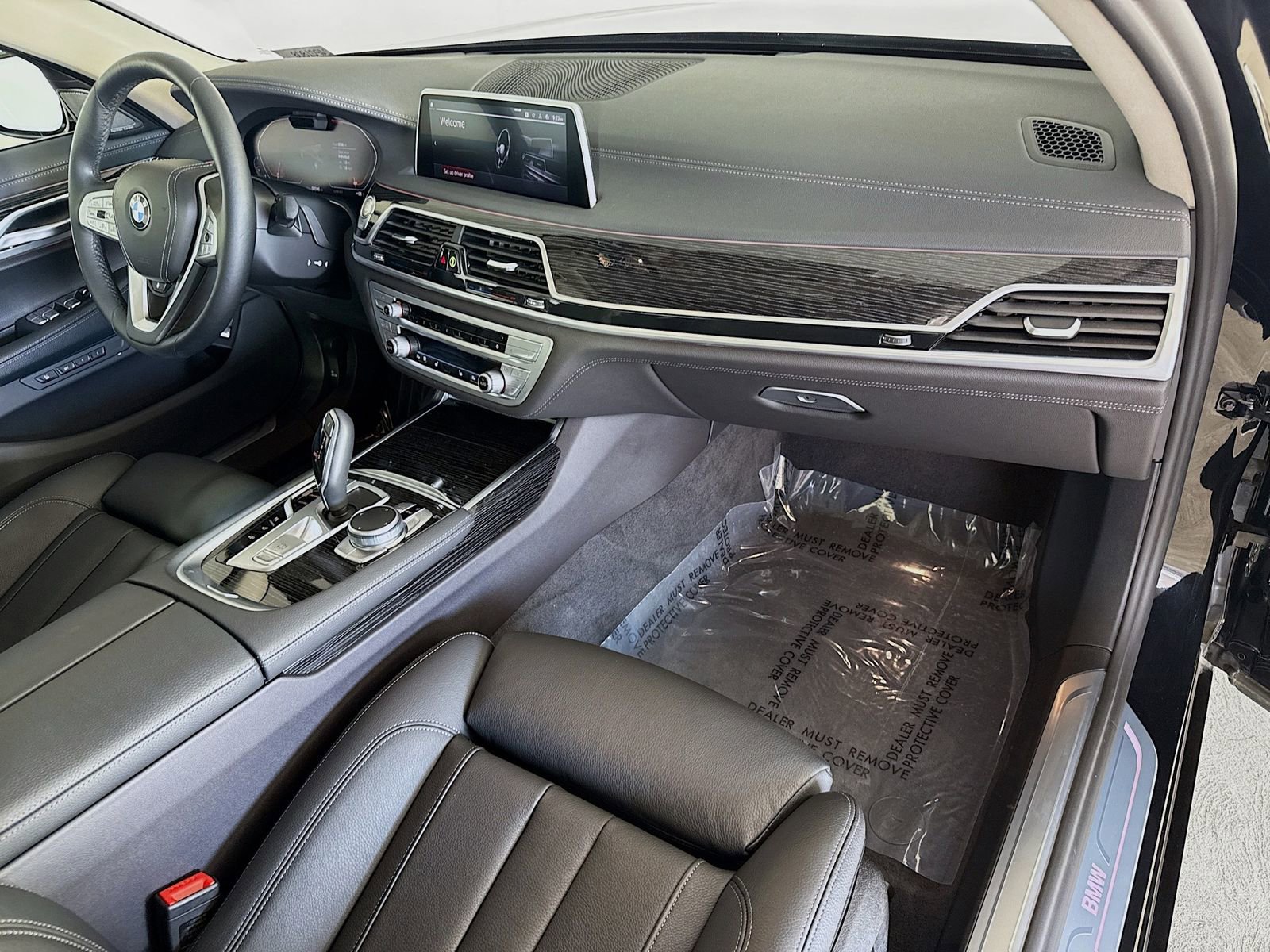 Certified 2022 BMW 740i image 31