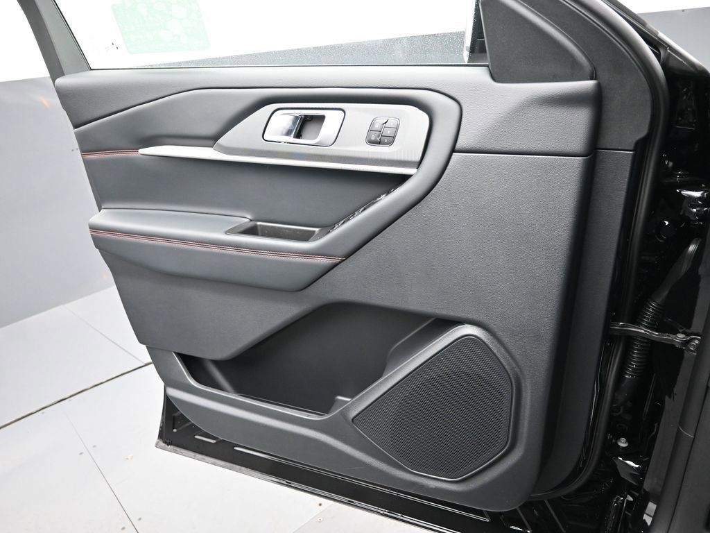 New 2026 Ford Explorer ST-Line w/ ST-Line Street Pack image 16