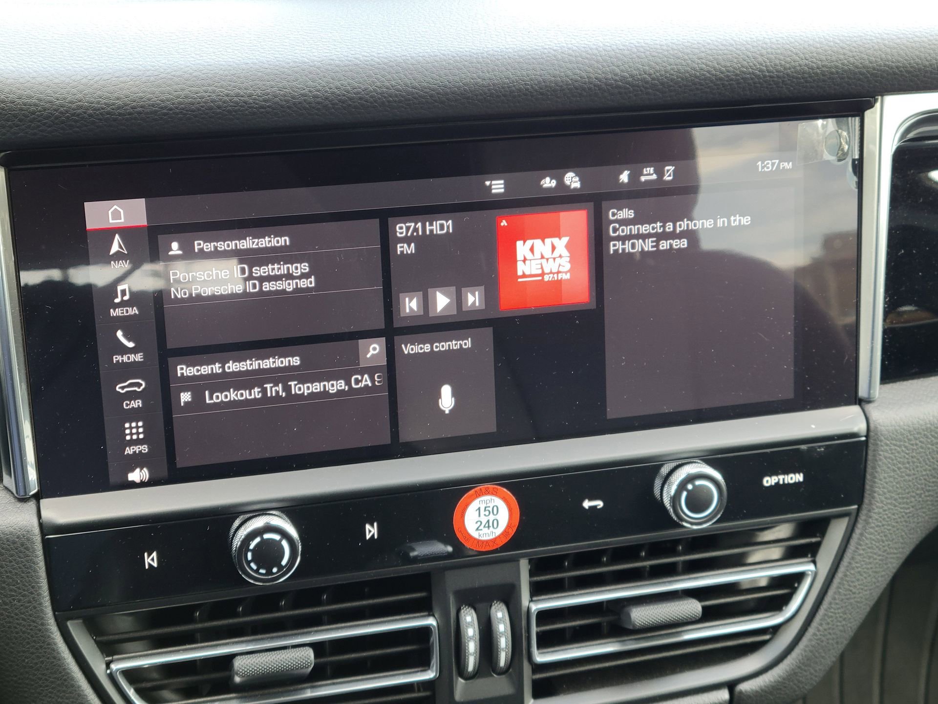 Certified 2025 Porsche Macan image 18