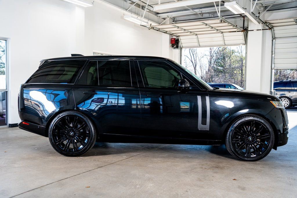 Used 2024 Land Rover Range Rover Autobiography image 5