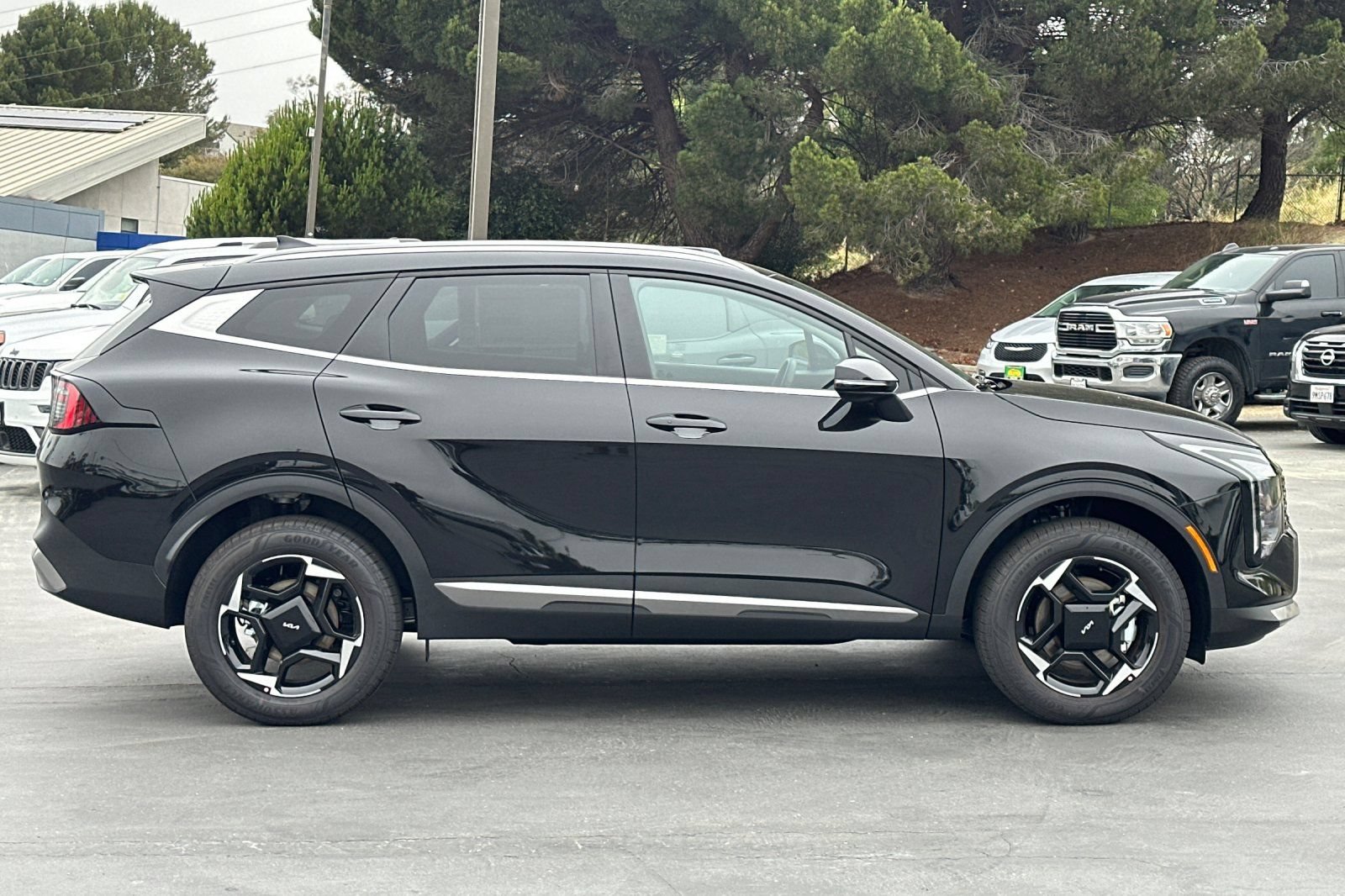 New 2026 Kia Sportage EX AWD/4WD image 3