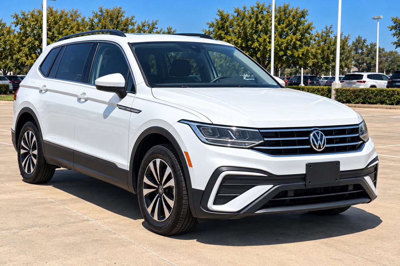 Used 2023 Volkswagen Tiguan S FWD image 1
