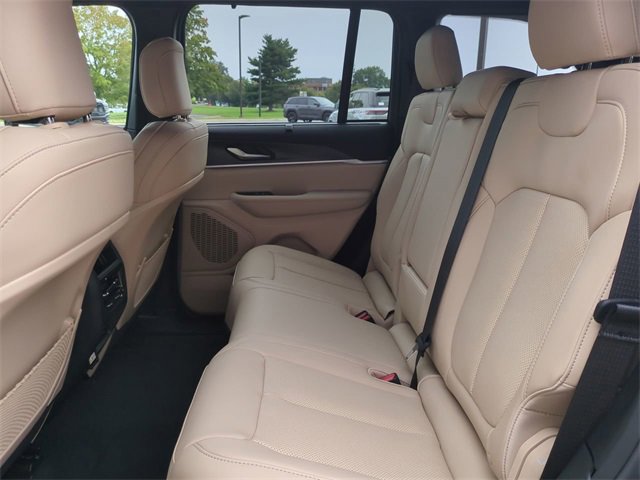 New 2025 Jeep Grand Cherokee Limited w/ Luxury Tech Group II image 14