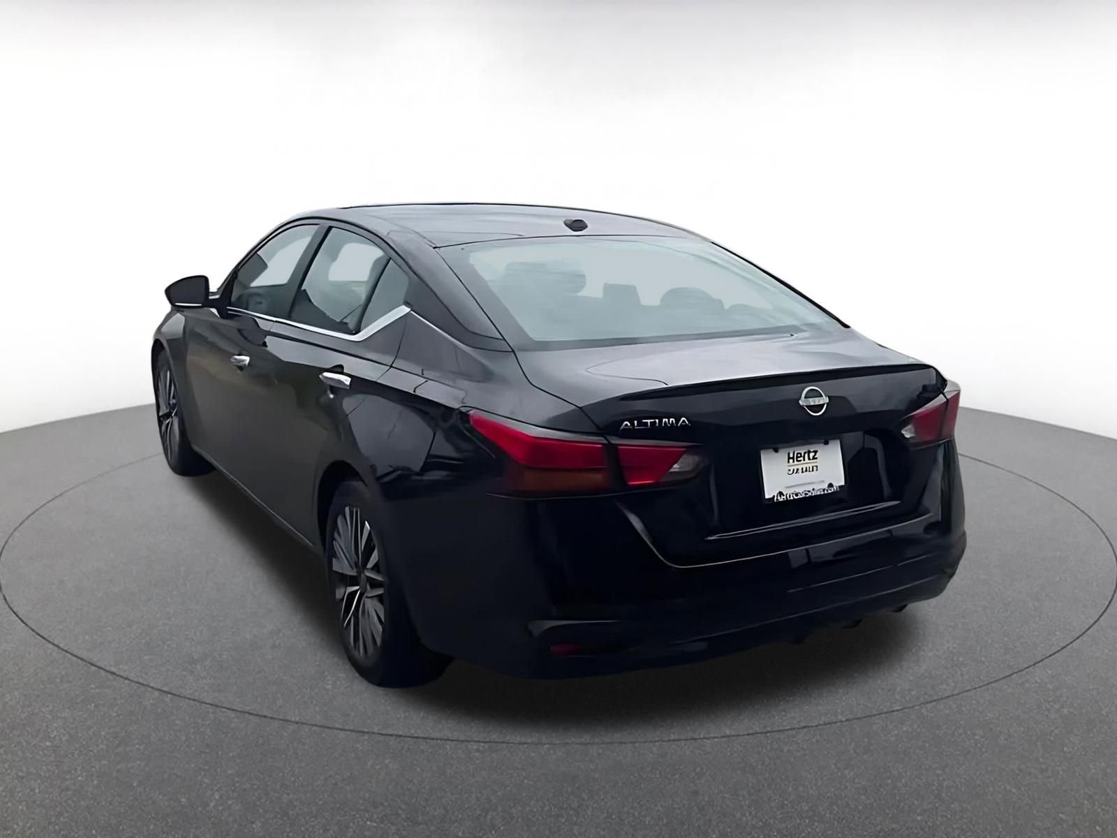 Used 2025 Nissan Altima 2.5 SV FWD image 11