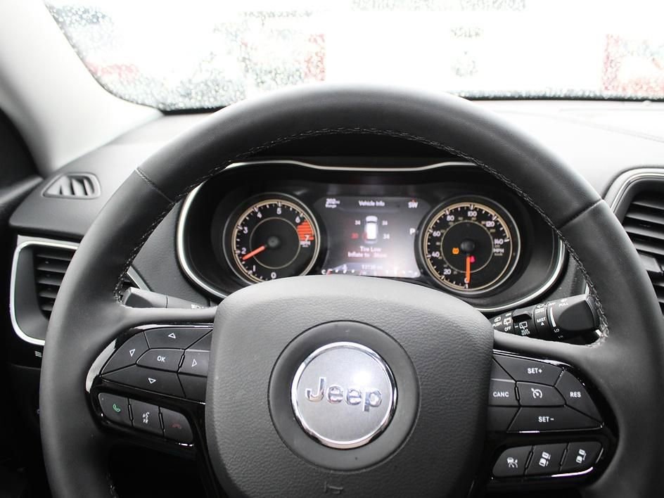 Used 2023 Jeep Cherokee Altitude Lux AWD/4WD image 18