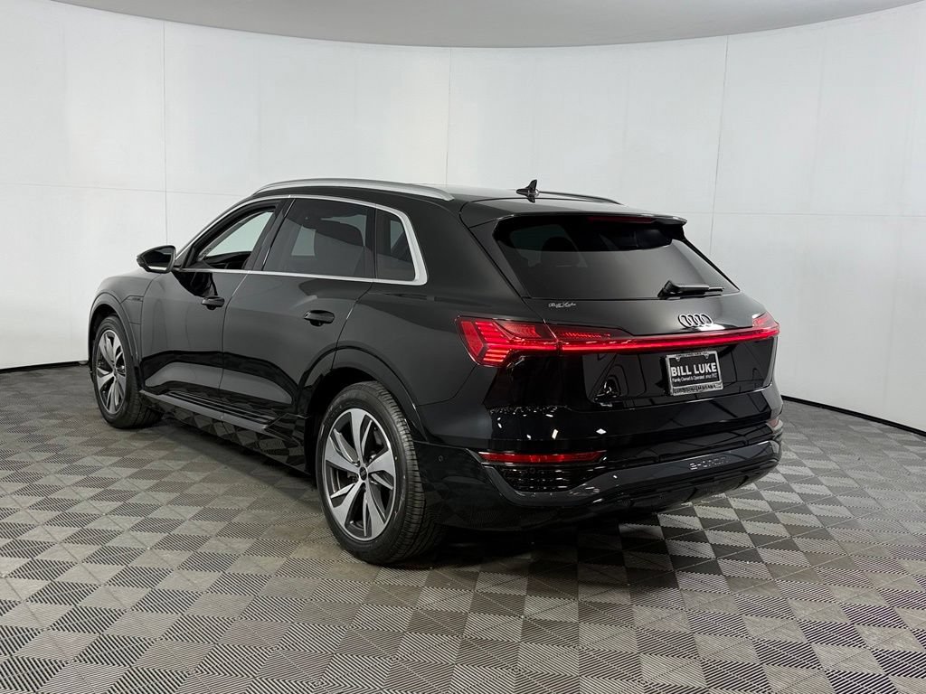Used 2024 Audi Q8 e-tron Premium Plus w/ Premium Plus Package AWD/4WD image 10