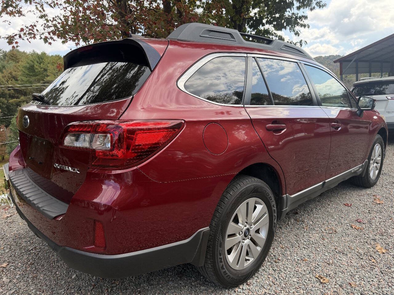 Used 2017 Subaru Outback 2.5i Premium AWD/4WD image 9