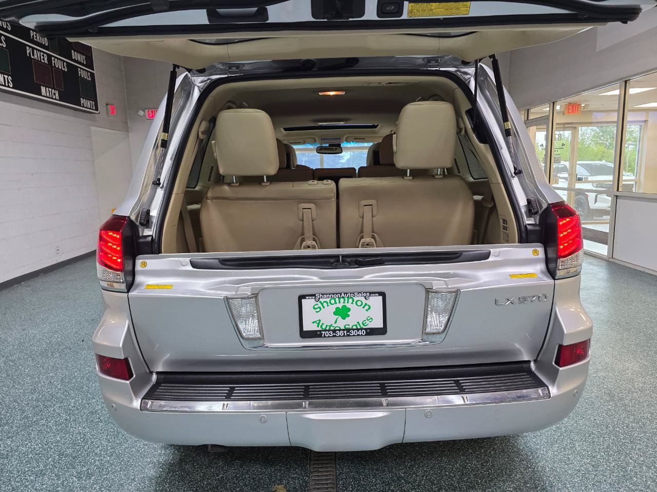 Used 2013 Lexus LX 570 4WD w/ Luxury Pkg w/Pre-crash image 22