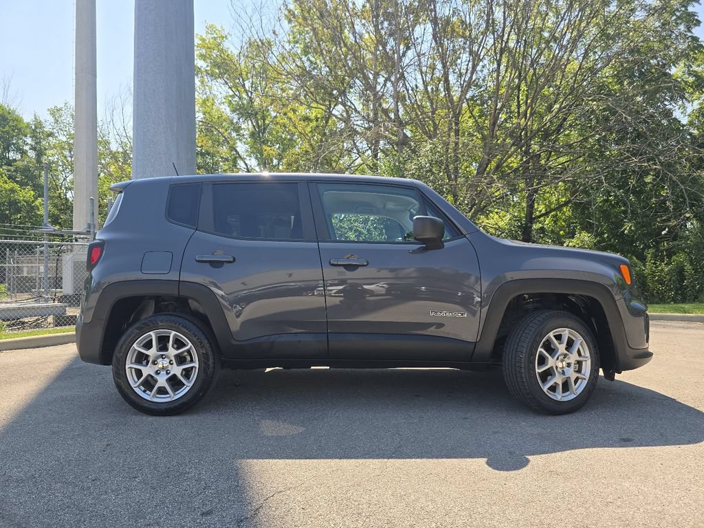 Used 2023 Jeep Renegade Latitude AWD/4WD image 15