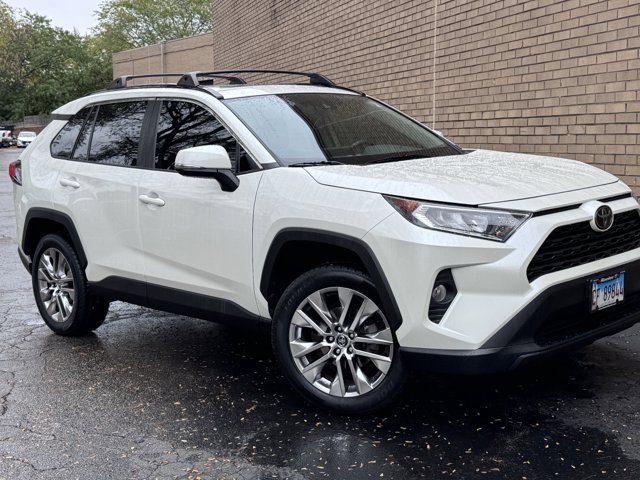 Used 2021 Toyota RAV4 XLE Premium image 4