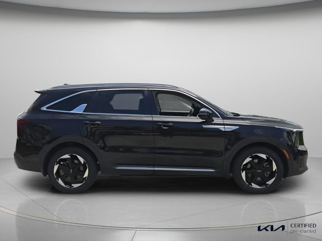 Certified 2025 Kia Sorento EX FWD image 4