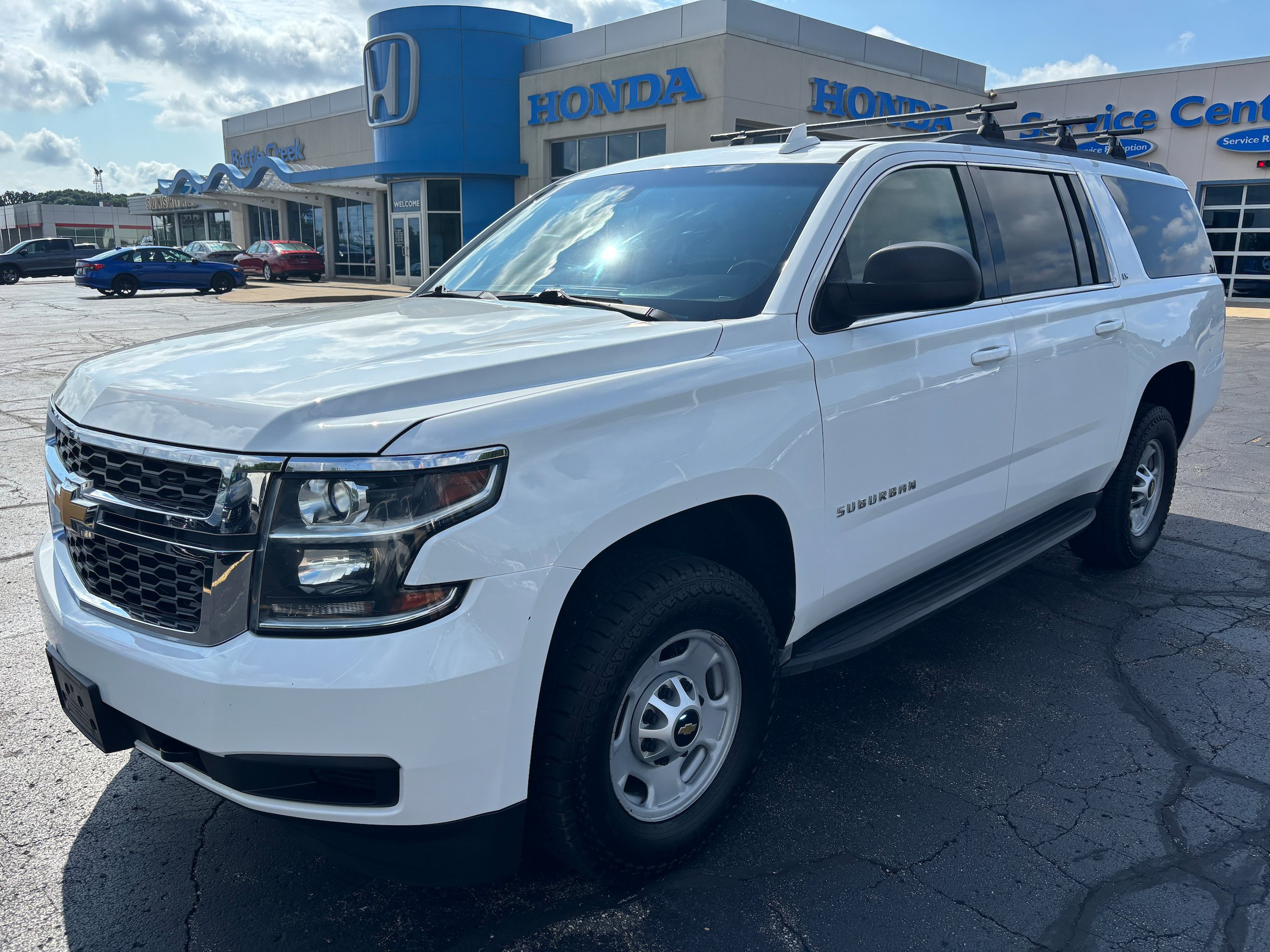 Used 2016 Chevrolet Suburban 3500 LS AWD/4WD image 4