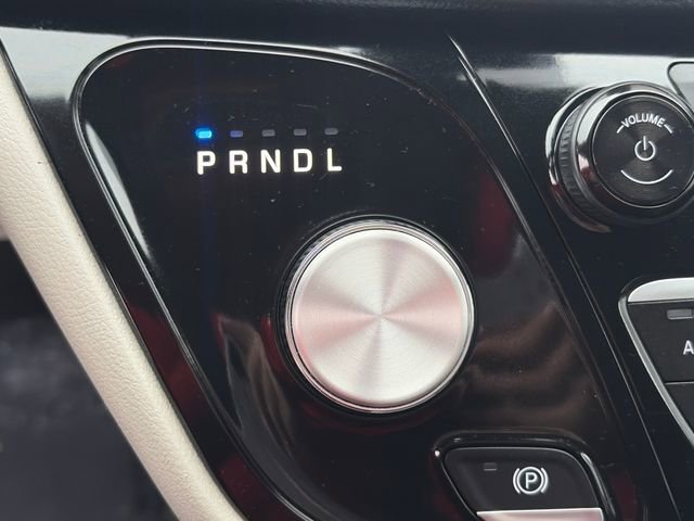 Used 2023 Chrysler Pacifica Touring-L FWD image 33