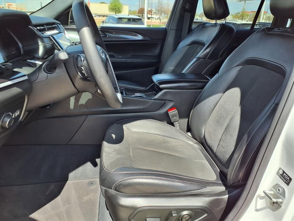 Used 2023 Jeep Grand Cherokee Altitude AWD/4WD image 24