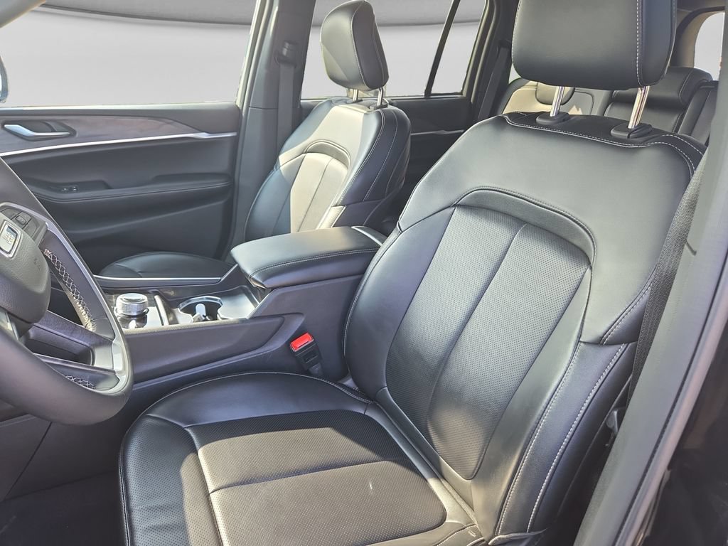 Used 2024 Jeep Grand Cherokee Limited w/ Luxury Tech Group II AWD/4WD image 21
