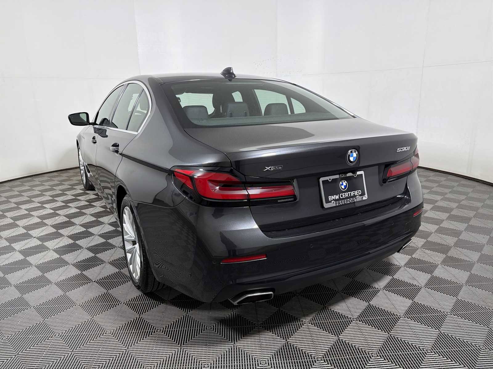 Certified 2023 BMW 530i xDrive w/ Convenience Package image 5