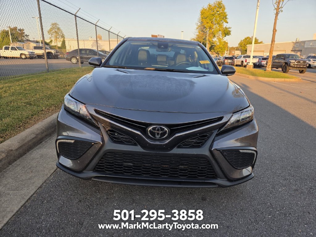 Used 2022 Toyota Camry SE FWD image 2