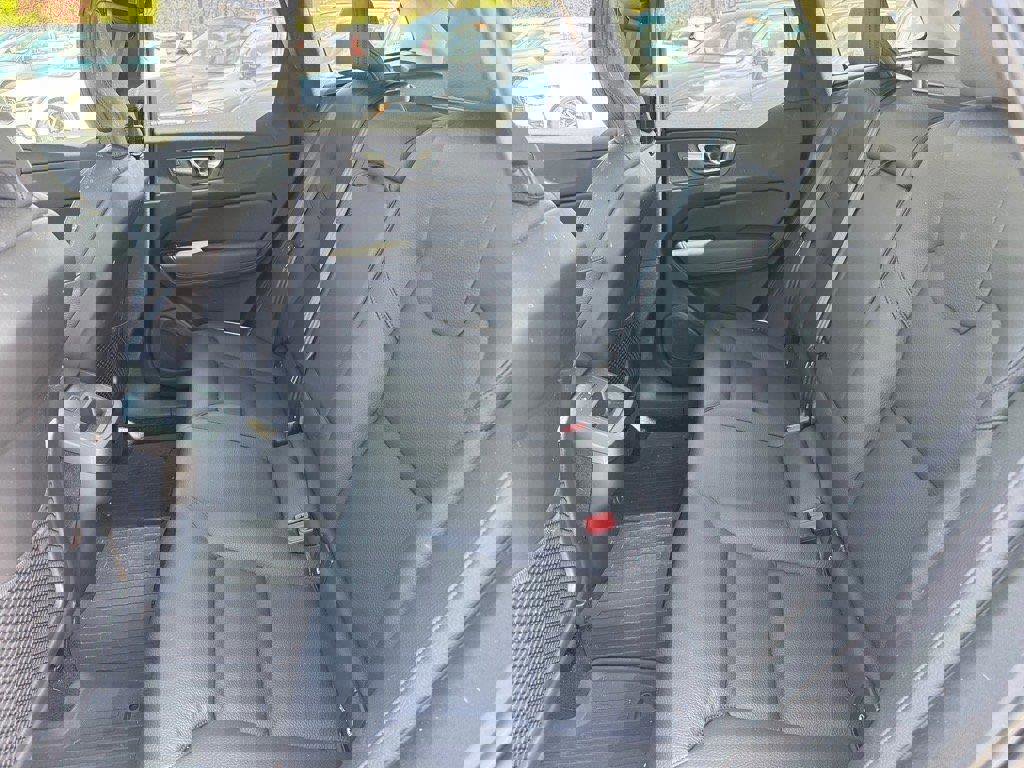 Certified 2025 Volvo XC60 B5 Plus w/ Protection Package Premier image 7