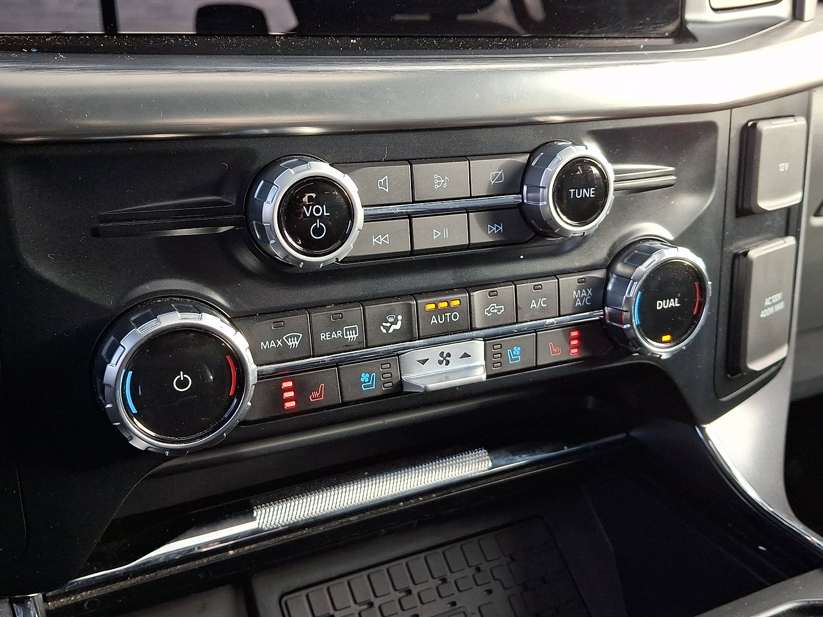 Used 2023 Ford F150 Lariat w/ Equipment Group 502A High image 16