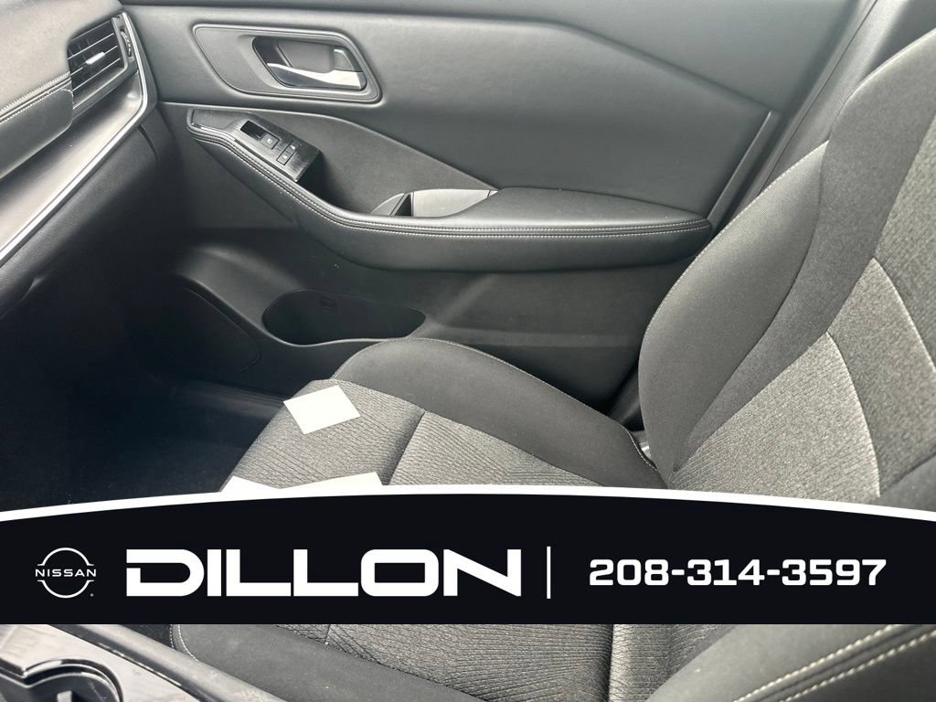 Certified 2025 Nissan Rogue SV AWD/4WD image 5