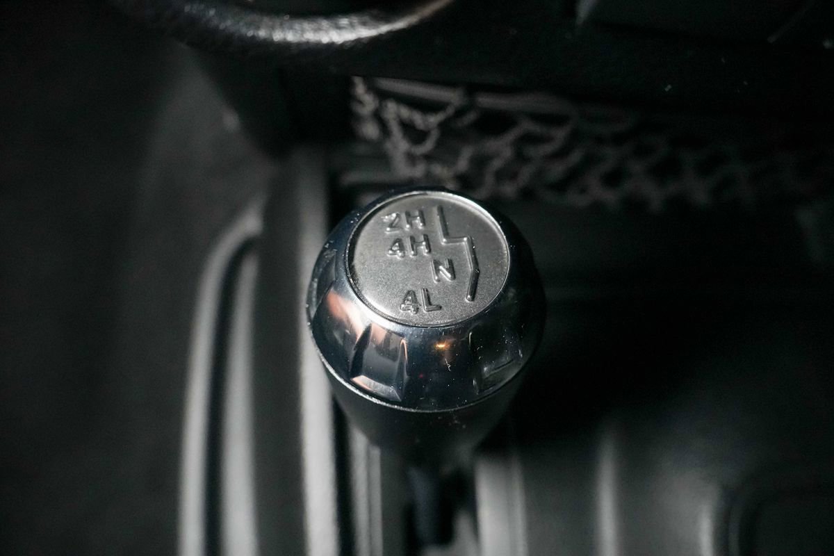 Used 2015 Jeep Wrangler Unlimited Sport w/ Quick Order Package 24S AWD/4WD image 19