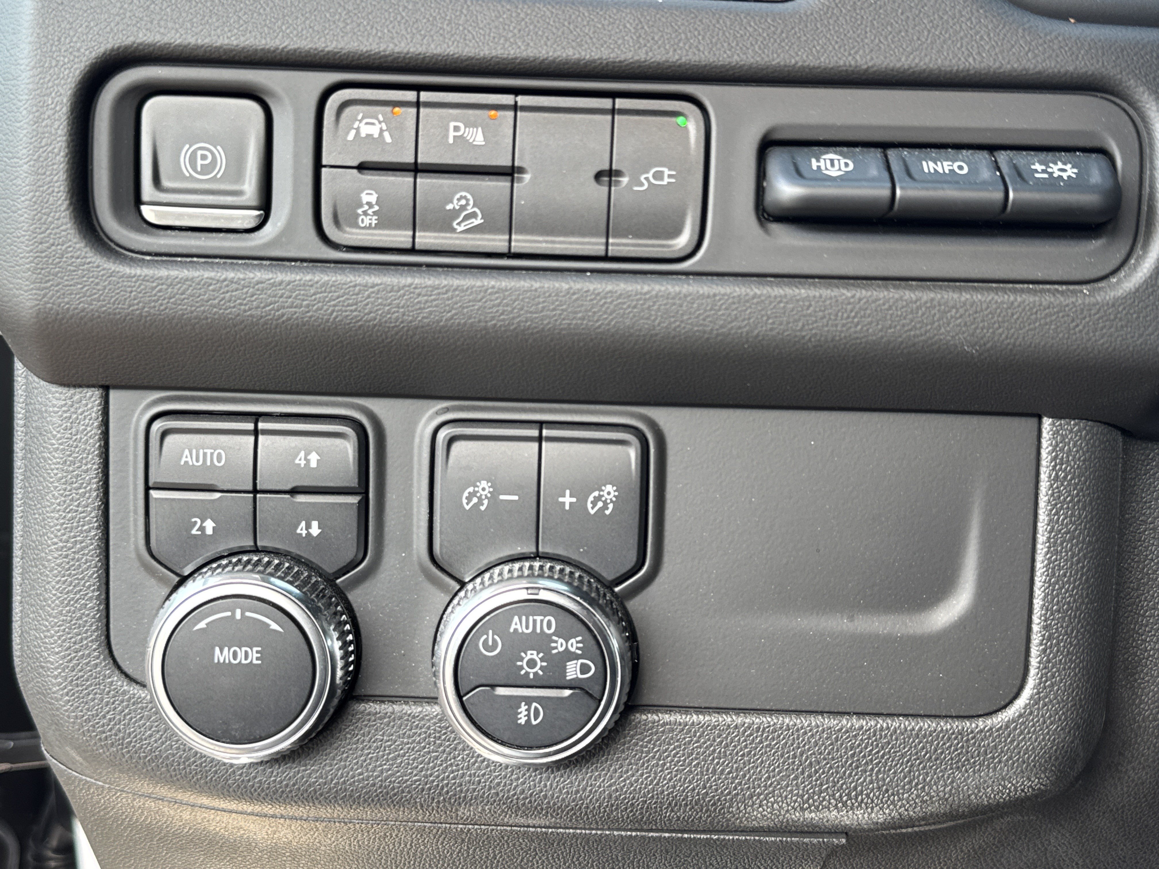 Used 2021 GMC Yukon XL AT4 w/ Rear Media and Nav Package AWD/4WD image 19